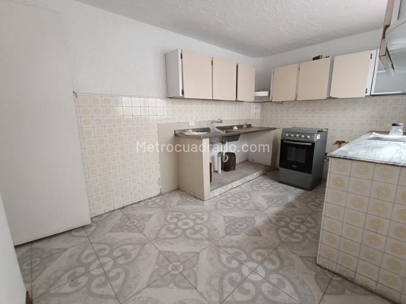 Commercial House for Sale in Simon Bolivar - 4