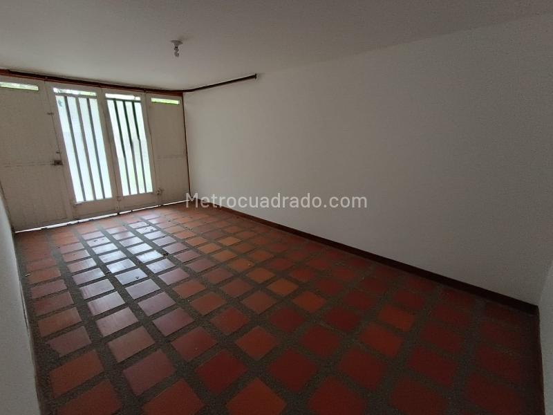 Commercial House for Sale in Simon Bolivar - 5