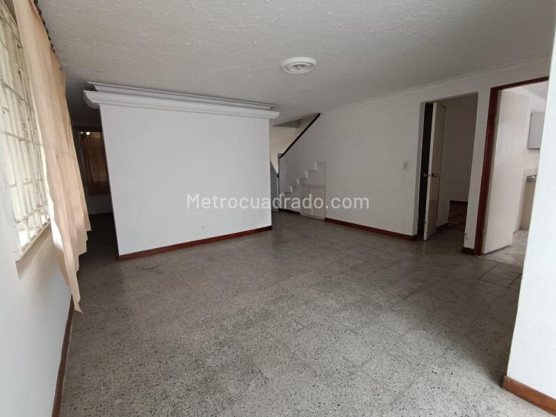 Commercial House for Sale in Simon Bolivar - 6