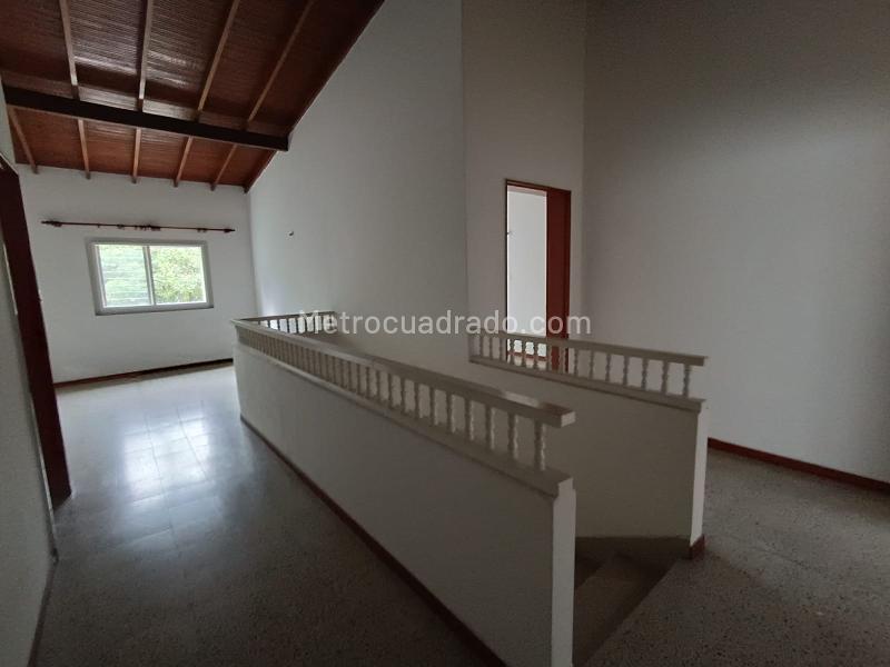 Commercial House for Sale in Simon Bolivar - 7