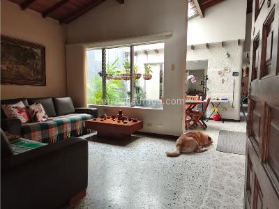 Casa de 3 alcobas en venta en Las Acacias, Medellín, 229 m² · foto 2 de 20