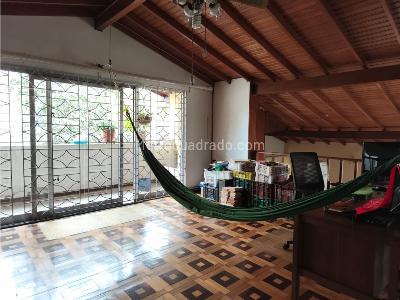 Casa de 3 alcobas en venta en Las Acacias, Medellín, 229 m² · foto 3 de 20
