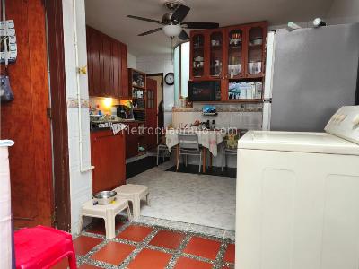 Casa de 3 alcobas en venta en Las Acacias, Medellín, 229 m² · foto 5 de 20