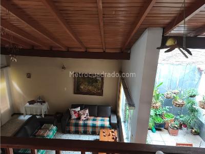 Casa de 3 alcobas en venta en Las Acacias, Medellín, 229 m² · foto 6 de 20