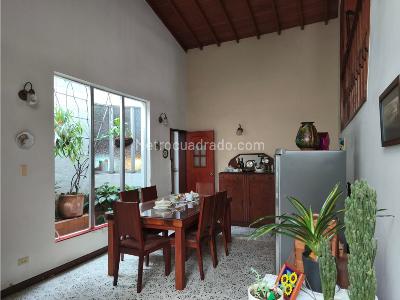 Casa de 3 alcobas en venta en Las Acacias, Medellín, 229 m² · foto 7 de 20