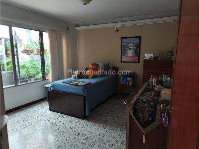 Casa de 3 alcobas en venta en Las Acacias, Medellín, 229 m² · foto 11 de 20