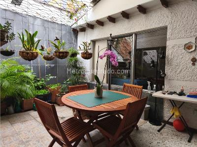 Casa de 3 alcobas en venta en Las Acacias, Medellín, 229 m² · foto 19 de 20