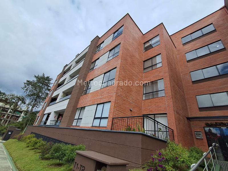 Apartamento de Lujo 2 Alcobas con Doble Altura en El Retiro