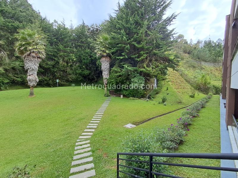 Apartamento de Lujo 2 Alcobas con Doble Altura en El Retiro - 2