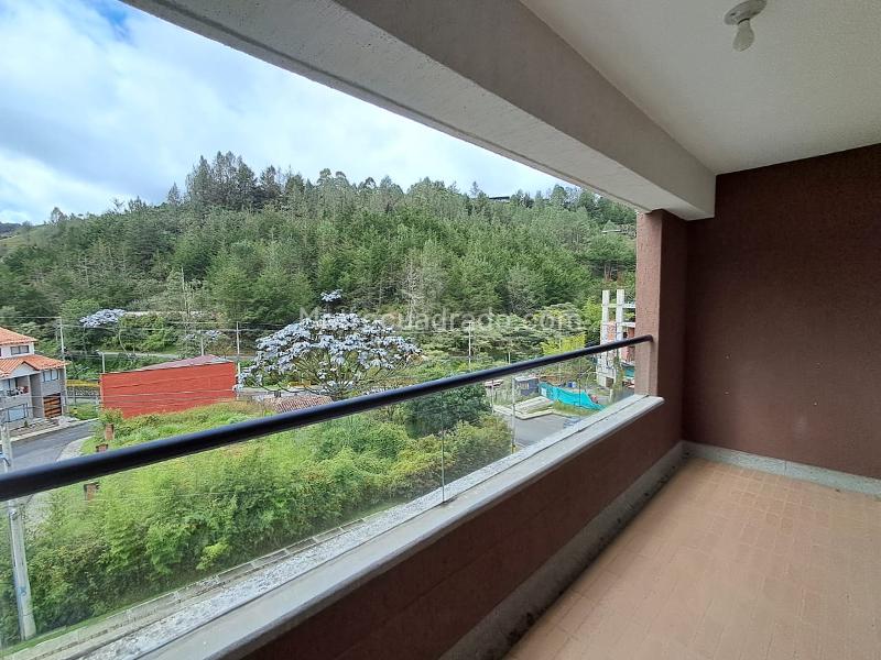 Apartamento de Lujo 2 Alcobas con Doble Altura en El Retiro - 9