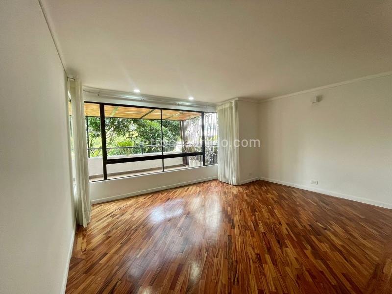 Apartamento de 3 Alcobas con Terraza Privada cerca a El Tesoro en El Poblado - 2