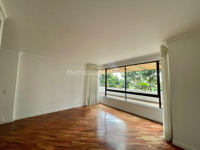 Apartamento de 3 Alcobas con Terraza Privada cerca a El Tesoro en El Poblado - 3