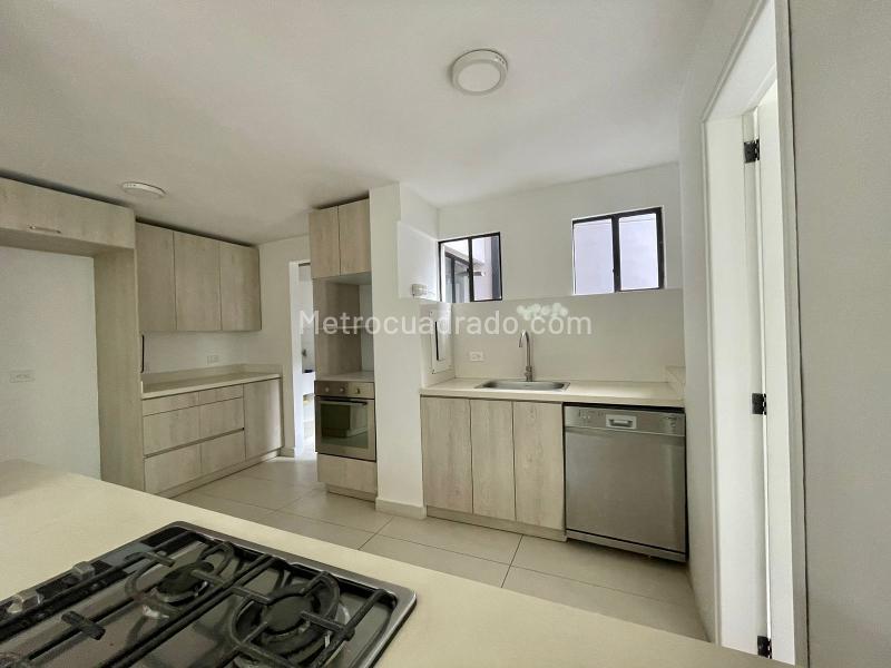 Apartamento de 3 Alcobas con Terraza Privada cerca a El Tesoro en El Poblado - 4