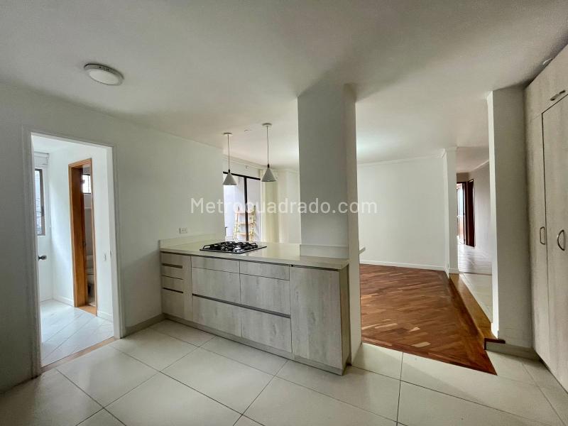 Apartamento de 3 Alcobas con Terraza Privada cerca a El Tesoro en El Poblado - 6