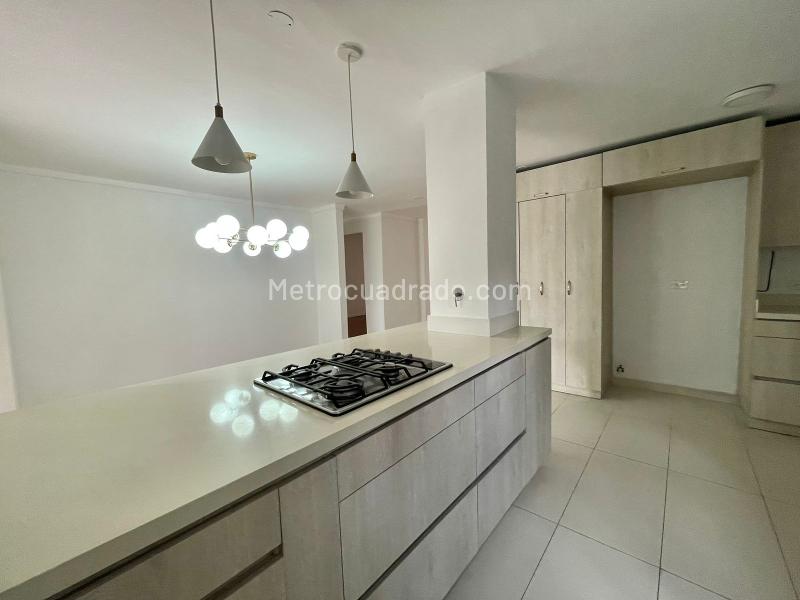 Apartamento de 3 Alcobas con Terraza Privada cerca a El Tesoro en El Poblado - 7