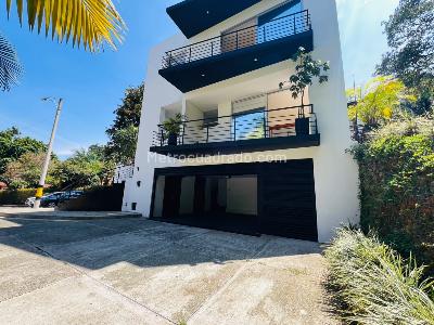Casa de 5 alcobas en arriendo en Altos Del Poblado Cola Del Zorro, Medellín, 520 m² · foto 5 de 20