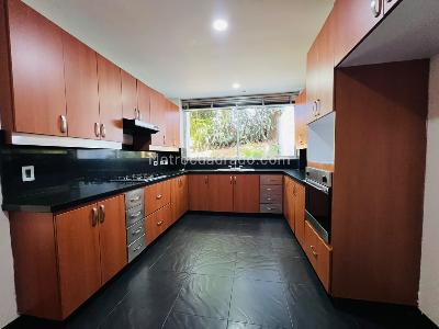 Casa de 5 alcobas en arriendo en Altos Del Poblado Cola Del Zorro, Medellín, 520 m² · foto 6 de 20