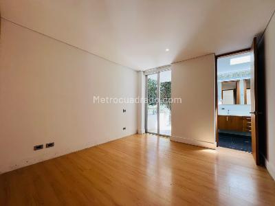 Casa de 5 alcobas en arriendo en Altos Del Poblado Cola Del Zorro, Medellín, 520 m² · foto 13 de 20