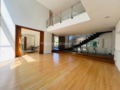 Casa de 5 alcobas en arriendo en Altos Del Poblado Cola Del Zorro, Medellín, 520 m² · foto 20 de 20