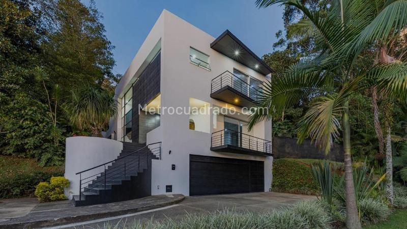 Majestic 5BR House in Altos Del Poblado - 2