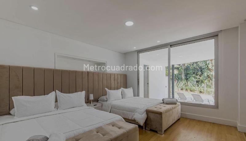 Majestic 5BR House in Altos Del Poblado - 8