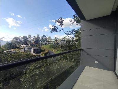 Casa de 4 alcobas en venta en Loma Del Escobero, Envigado, 345 m² · foto 1 de 20