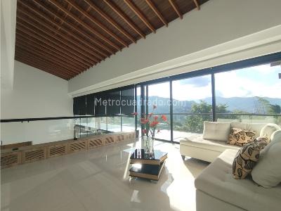 Casa de 4 alcobas en venta en Loma Del Escobero, Envigado, 345 m² · foto 3 de 20