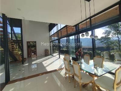 Casa de 4 alcobas en venta en Loma Del Escobero, Envigado, 345 m² · foto 4 de 20