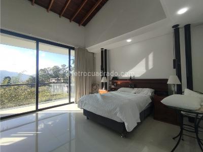 Casa de 4 alcobas en venta en Loma Del Escobero, Envigado, 345 m² · foto 9 de 20