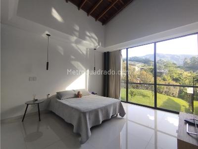 Casa de 4 alcobas en venta en Loma Del Escobero, Envigado, 345 m² · foto 12 de 20