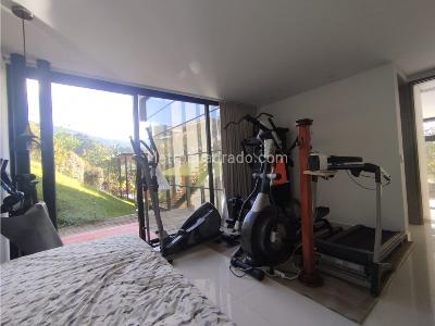 Casa de 4 alcobas en venta en Loma Del Escobero, Envigado, 345 m² · foto 16 de 20