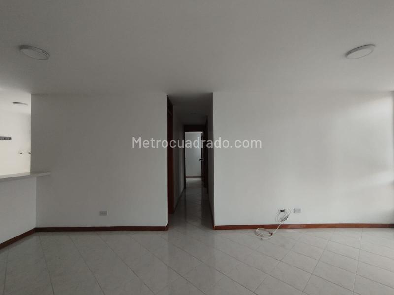 Apartamento Acogedor de 3 Alcobas en Loma de San Julián - 2
