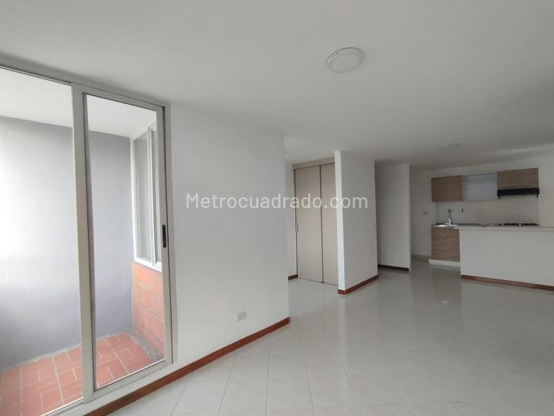 Apartamento Acogedor de 3 Alcobas en Loma de San Julián - 4