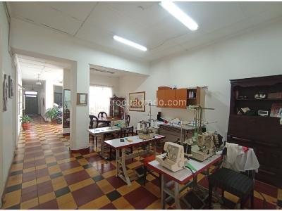 Casa de 5 alcobas en venta en Prado Centro, Medellín, 270 m² · foto 2 de 15