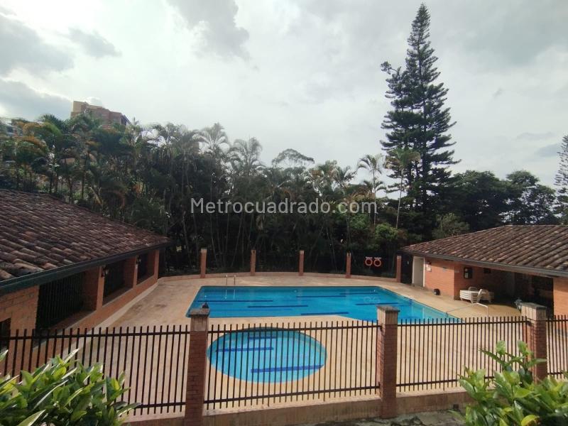 Exclusive 4BR Apartment in Las Lomas - 2