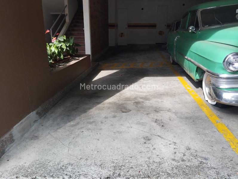 Exclusive 4BR Apartment in Las Lomas - 6