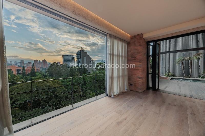 Luxurious 3BR Apartment for Rent in Las Lomas - 2