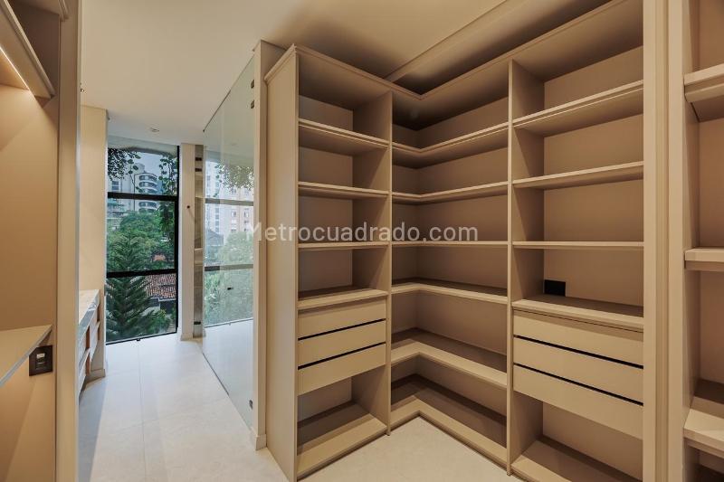 Luxurious 3BR Apartment for Rent in Las Lomas - 6