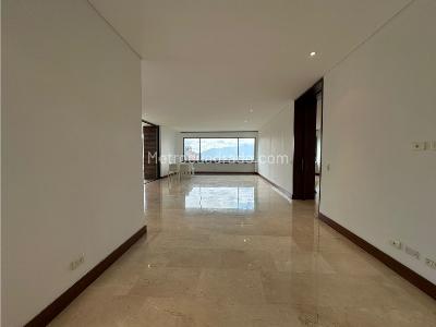 Apartamento de 3 alcobas en venta en Las Palmas, Medellín, 304 m² · foto 4 de 20