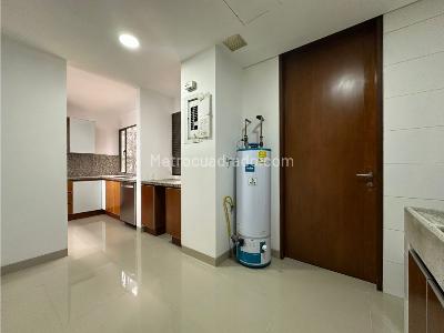 Apartamento de 3 alcobas en venta en Las Palmas, Medellín, 304 m² · foto 11 de 20