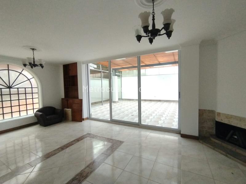 Casa Dúplex de 3 Alcobas con Terraza en Los Balsos - 3