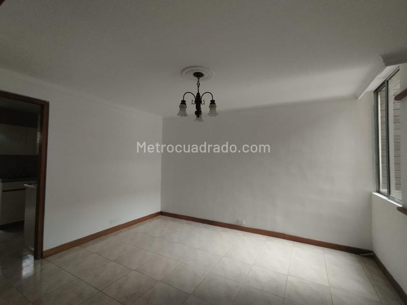 Casa Dúplex de 3 Alcobas con Terraza en Los Balsos - 5