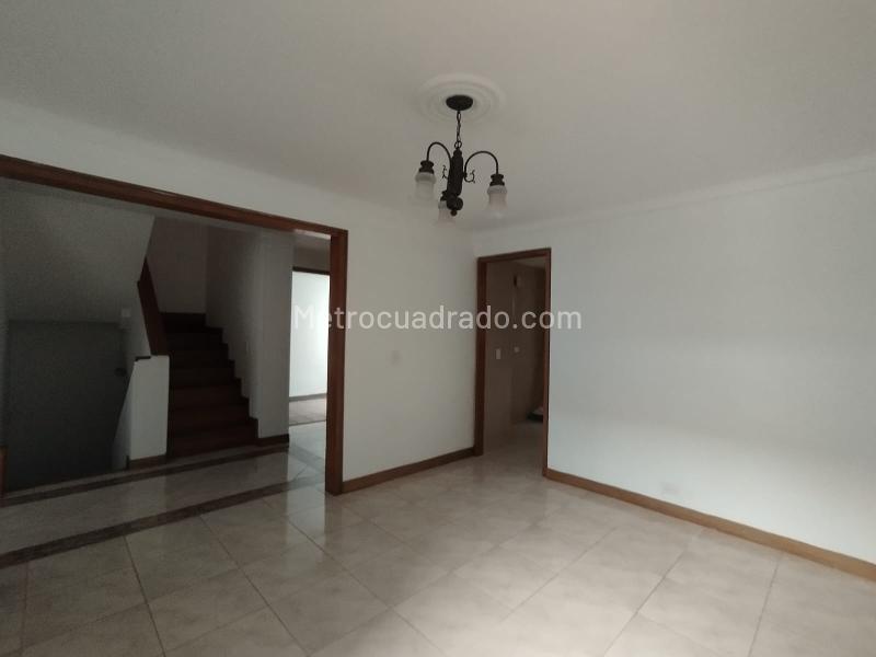 Casa Dúplex de 3 Alcobas con Terraza en Los Balsos - 6