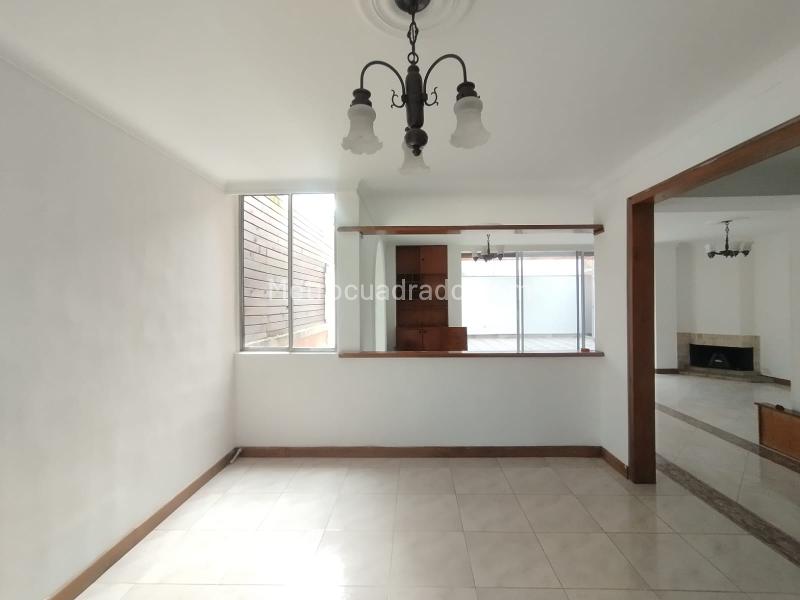 Casa Dúplex de 3 Alcobas con Terraza en Los Balsos - 7