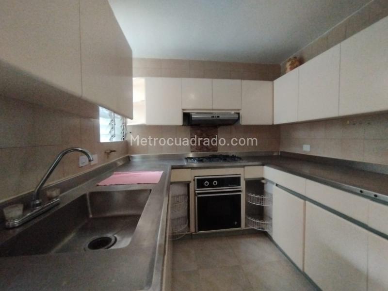 Casa Dúplex de 3 Alcobas con Terraza en Los Balsos - 8