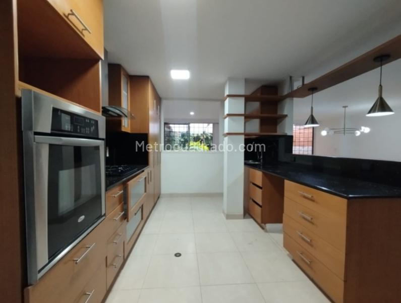 Elegant 4BR Duplex House in Altos Del Poblado