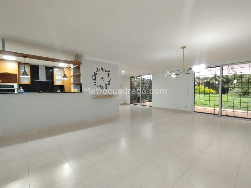 Elegant 4BR Duplex House in Altos Del Poblado - 3