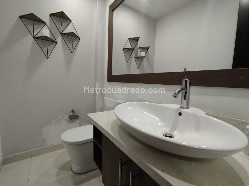 Elegant 4BR Duplex House in Altos Del Poblado - 4