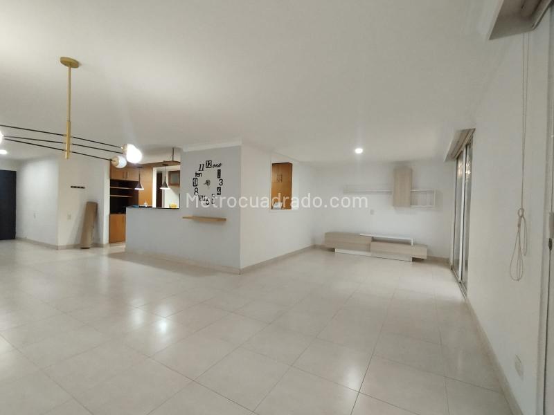 Elegant 4BR Duplex House in Altos Del Poblado - 6