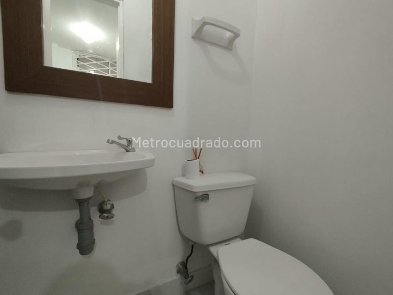 Elegant 4BR Duplex House in Altos Del Poblado - 9